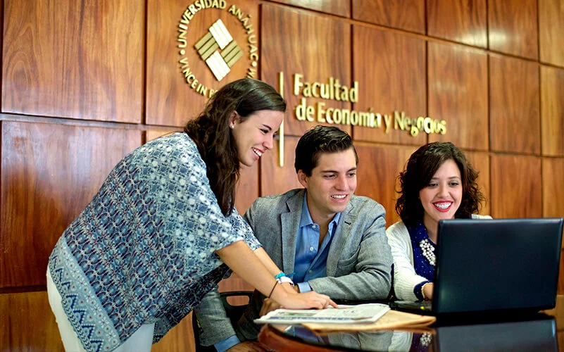 Negocios y Economía